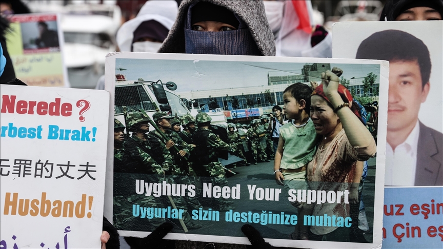 Des Ouïghours manifestent devant le consulat de Chine en Turquie