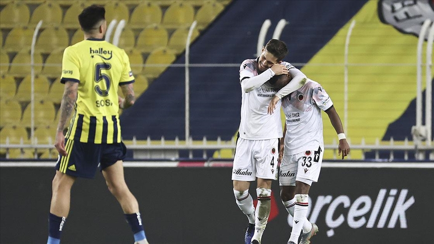 Fenerbahçe Kadıköy'de Gençlerbirliği engeline takıldı