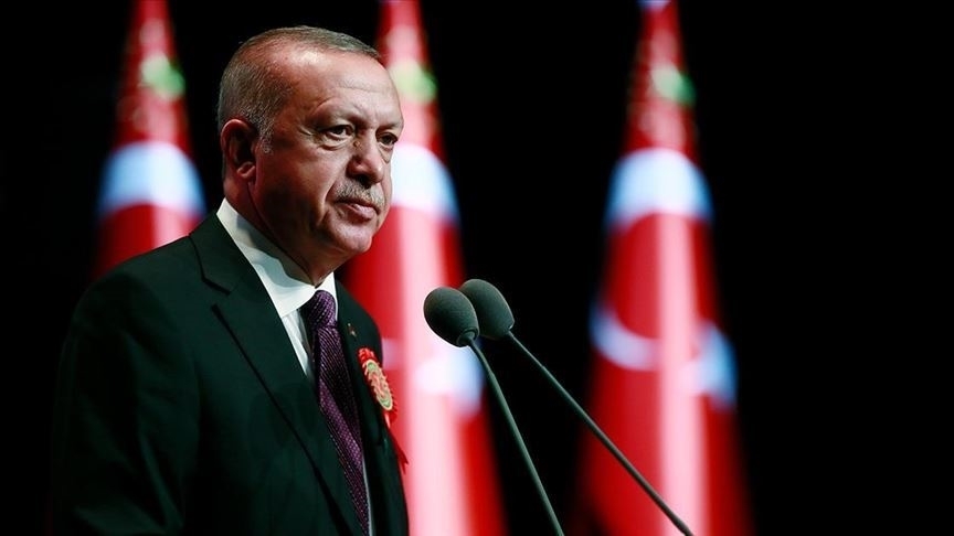 Cumhurbaşkanı Erdoğan 'Türkiye'nin Koronavirüsle Başarılı Mücadelesi' kitabına takdim yazısı kaleme aldı