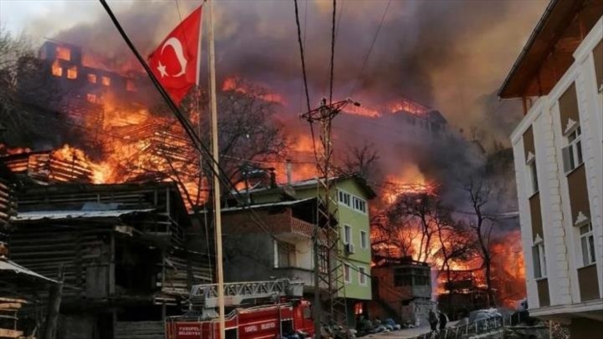 Turska: Požar zahvatio veliki broj kuća u Artvinu 