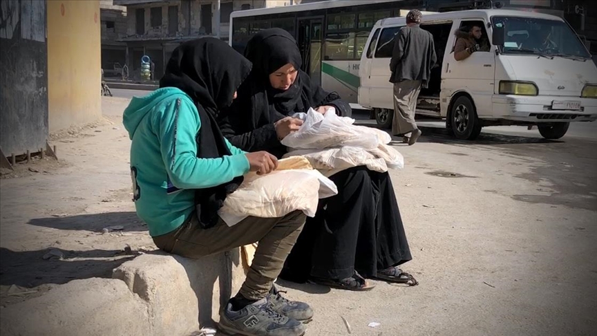 Suriye'de rejim bölgesinde ekmek krizi yaşanırken, YPG/PKK ülkenin buğdayını Irak'a kaçırıyor