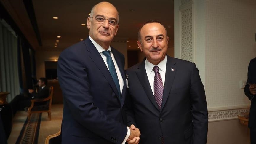 Cavusoglu: Grčki šef diplomatije Dendias posjetit će Tursku 14. aprila