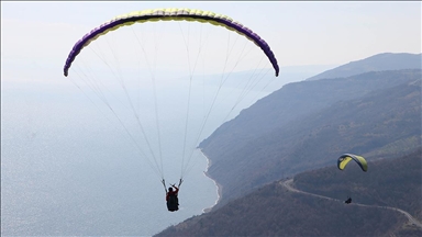 Gökyüzü tutkunları salgının stresini Tekirdağ semalarında yamaç paraşütüyle atıyor