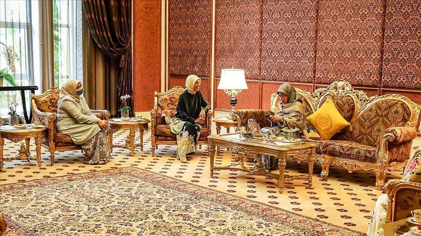 Turkish first lady’s gifts presented to Malaysian queen
