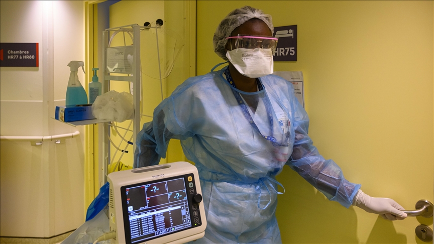 France reports new high in daily COVID-19 cases