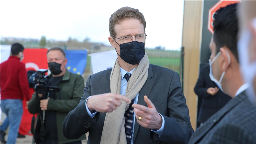 EU criticizes Assad regime, its global supporters