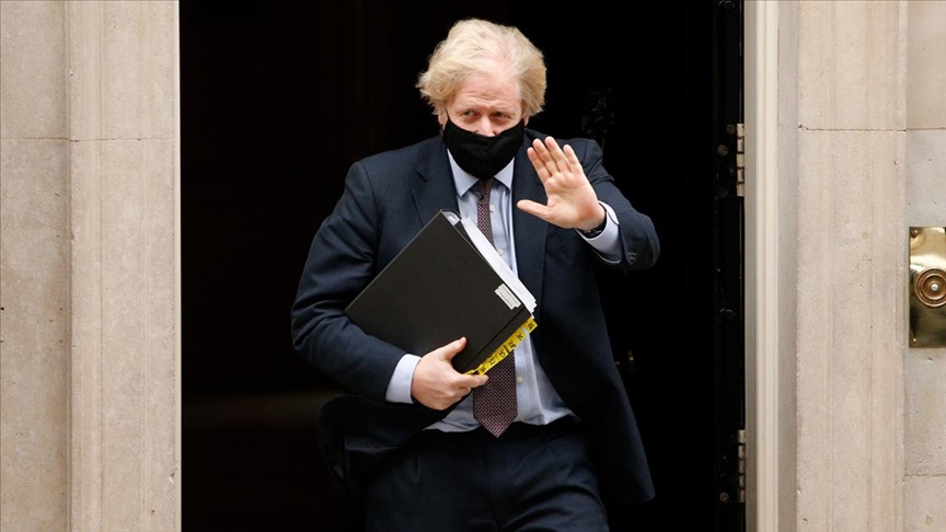 İngiltere Başbakanı Johnson Oxford-AstraZeneca aşısı yaptıracak
