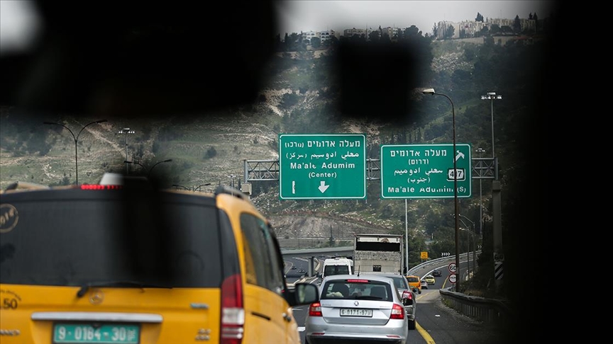 İsrail Tel Aviv ile Batı Şeria'nın kuzeyindeki Yahudi yerleşimlerini tramvayla bağlayacağını açıkladı