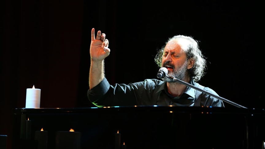 Müzisyen Yücel Arzen'in 'Çanakkale Şehitlerine Mukabelesi' müzikseverlerle buluştu