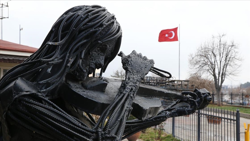 Gaziantep'te atık malzemelerden yapılan sanat eserleri kent estetiğine katkı sunuyor