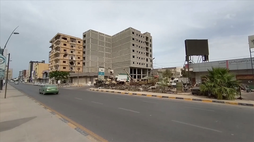 Libya'nın Bingazi kentinde yaşanan güvenlik ihlalleri, kentteki kabileleri Hafter'le karşı karşıya getiriyor