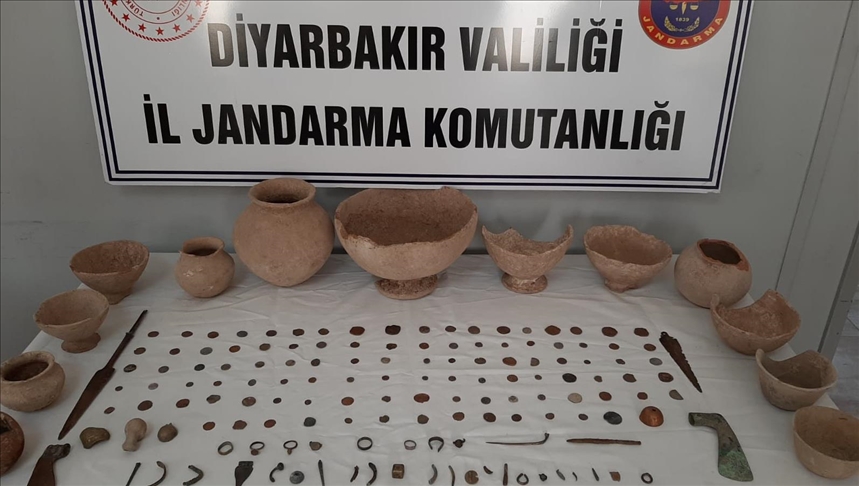 Turkey: 866 artifacts seized in anti-smuggling raids