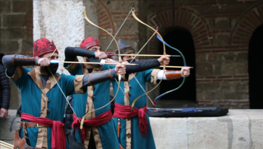 Во Скопје започна курсот по традиционалното турско стреличарство