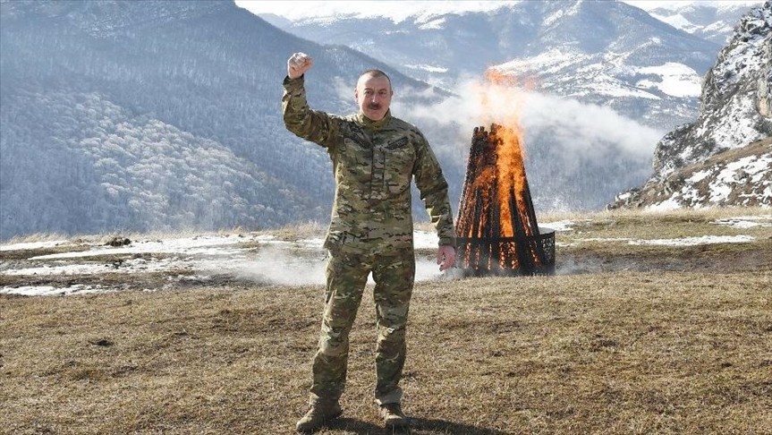 Президент Азербайджана зажег костер по случаю праздника Новруз в Шуше