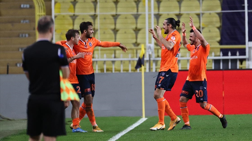 Medipol Başakşehir Süper Lig'de Denizlispor'a konuk olacak
