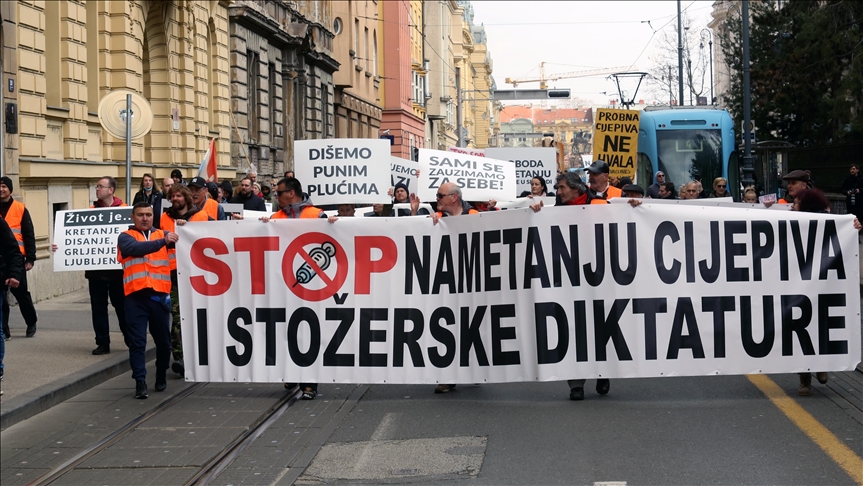 Zagreb: Antivakseri i teoretičari zavjera prosvjedovali protiv epidemioloških mjera