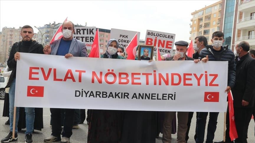 Another family joins anti-PKK sit-in in SE Turkey