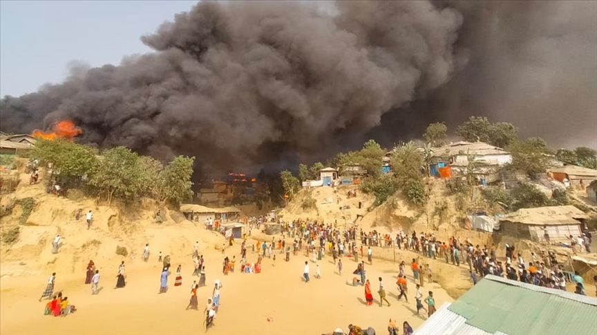 Massive fire breaks out at Rohingya camp in Bangladesh