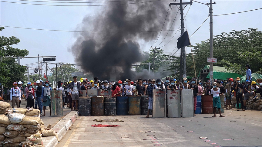 Myanmar'da darbe karşıtı siyasetçiler, protestocuları korumak için halk ordusu kurmaya hazırlanıyor