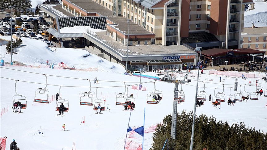 Palandöken'deki turizmciler salgına rağmen kış turizmi sezonundan memnun