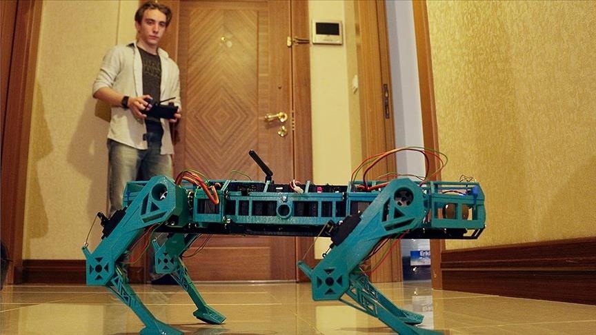 Turquie : Un lycéen a créé un “chien robot” adapté à différents secteurs
