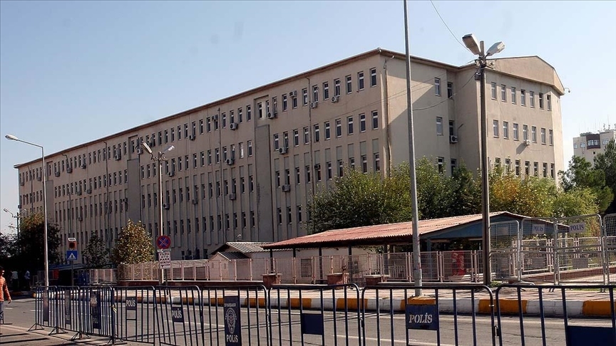Diyarbakır'daki nevruz etkinliğinde terör örgütü propagandası yaptığı iddia edilen 32 zanlıdan 21'i yakalandı