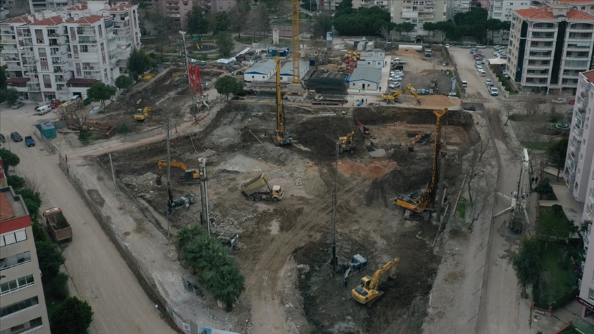 TOKİ, Bayraklı'daki konutların inşasının uzamaması için firmanın 'pazarlık usulüyle' belirlendiğini bildirdi