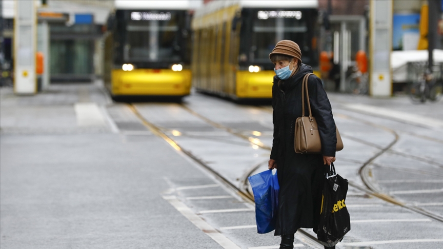 Almanya’da Kovid-19 salgınıyla mücadelede tedbirlerin süresi 18 Nisan’da kadar uzatıldı