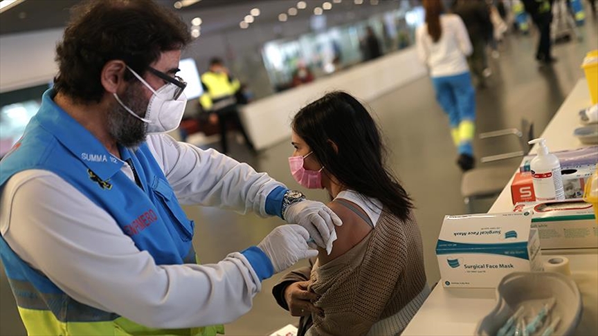 España reanudó la inmunización contra el coronavirus con la vacuna de AstraZeneca