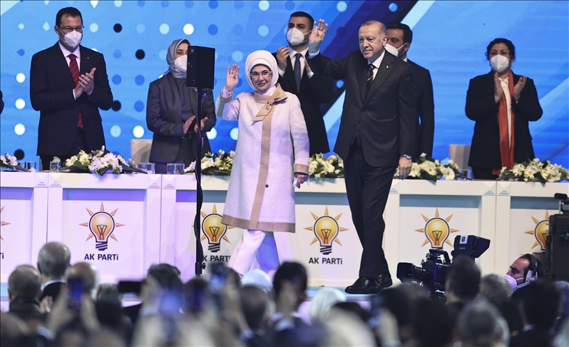 Erdogan na kongresu AK Partije: Turska nema luksuz da okreće leđa ni zapadu ni istoku