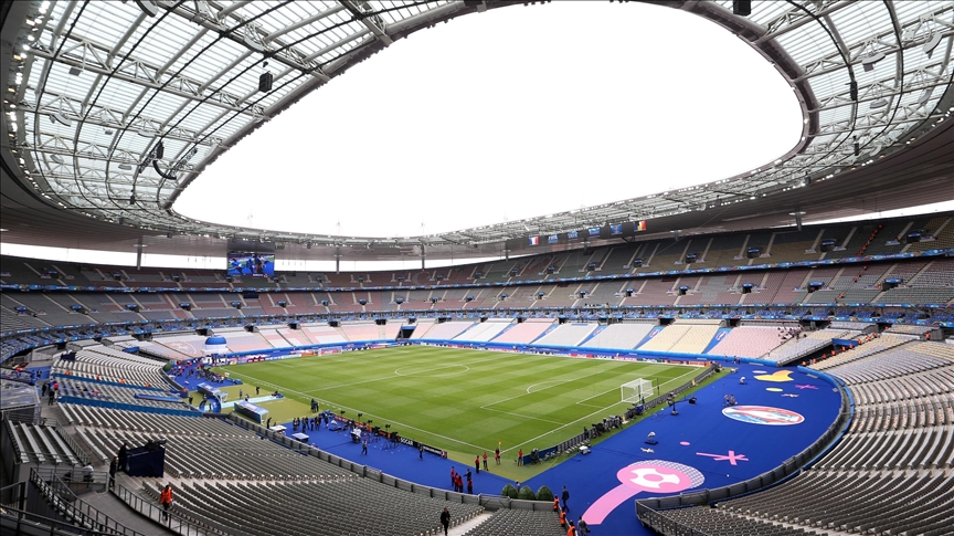 Paris football stadium to be turned into 'vaccinodrome'