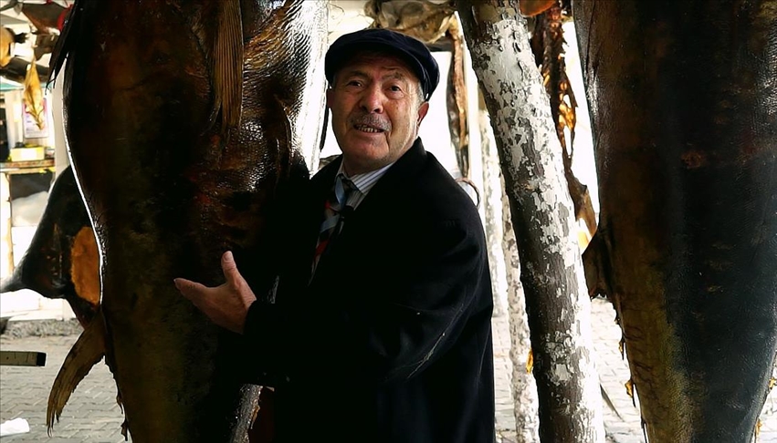 Balıkçı Kenan, balık ve deniz sevgisini 'mumyalanmış' balıklarla geleceğe aktarmak istiyor