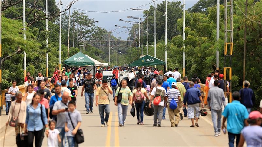 Más de 780 familias venezolanas huyen de su país tras operativos militares en la frontera con Colombia