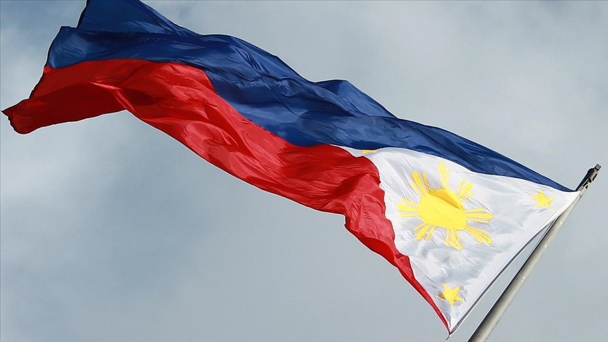 Philippines defiant over Chinese ships in disputed area