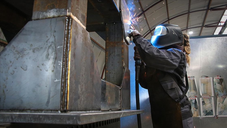 Prijedorčanka Nada Pilipović: Školovala se za frizera, radi kao varilac