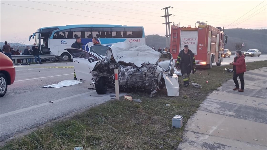 akcakoca da otobus ile otomobil