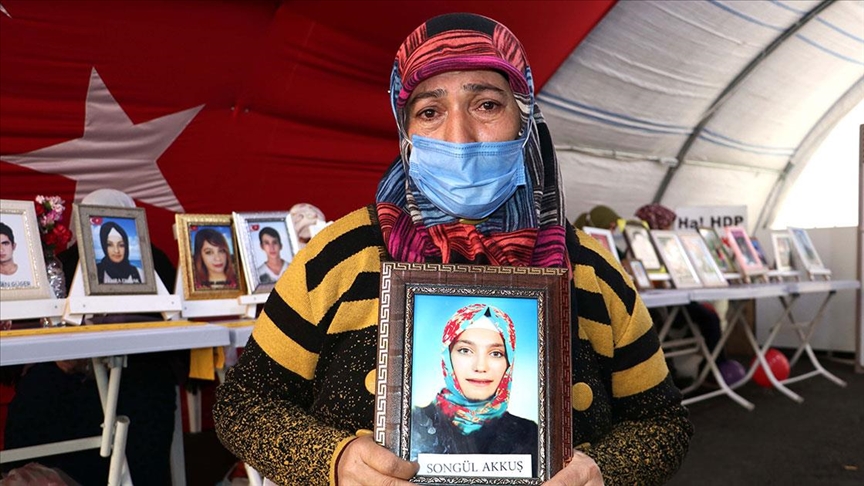 Diyarbakır annelerinden Akkuş: Ömrüm yettiğince kızımı arayacağım