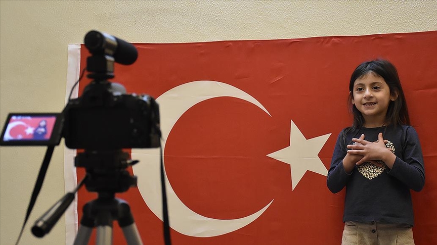Lübnanlı 5 yaşındaki Sıla sosyal medya üzerinden Araplara Türkçe öğretiyor