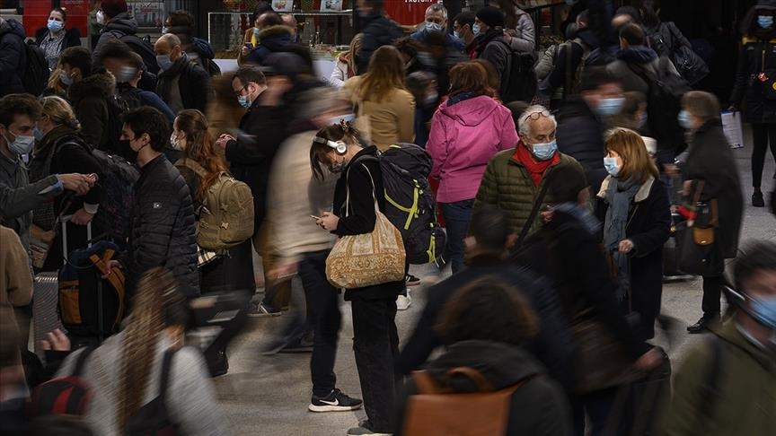 France reports more than 42,600 new coronavirus cases