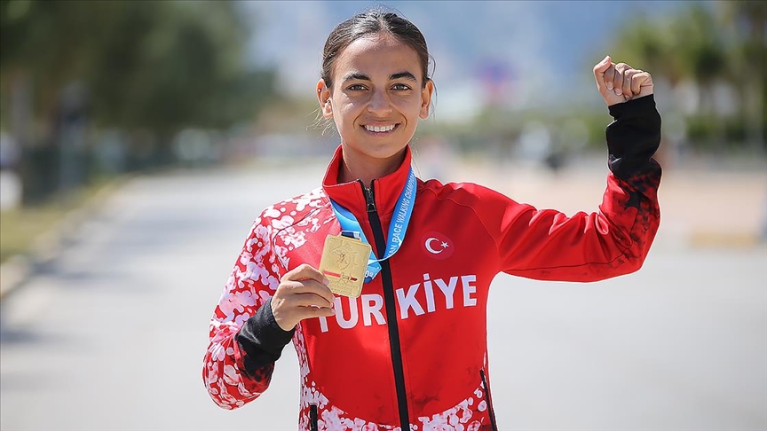 Balkan şampiyonluğuyla Türk atletizm tarihine geçen Ayşe Tekdal: Çok vazgeçtiğim anlar oldu ama yılmadım