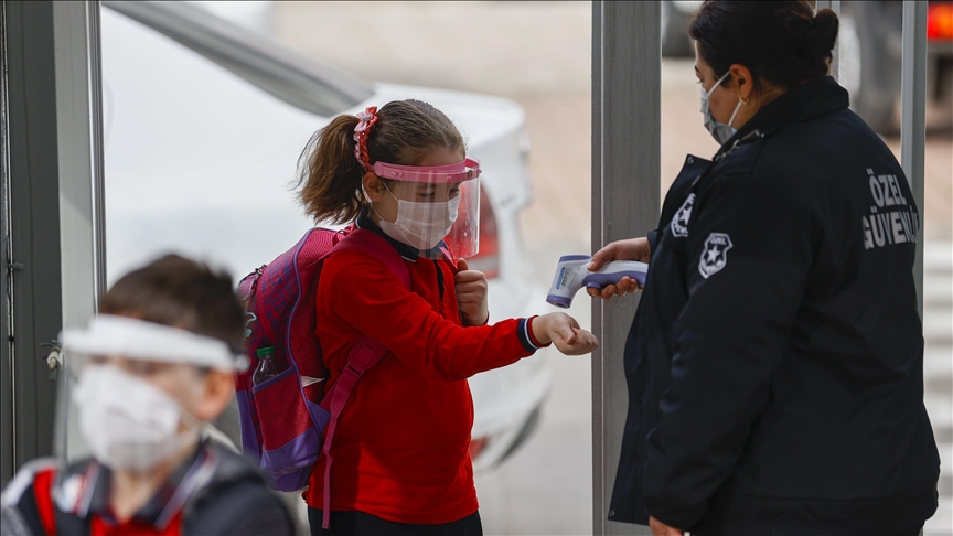 Kovid-19'la mücadele kapsamında yüz yüze ve uzaktan eğitim faaliyetlerine il bazlı kararlarla devam edilecek