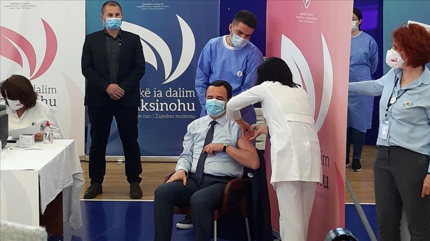 Kosovo: Premijer Albin Kurti prvi primio vakcinu AstraZeneca