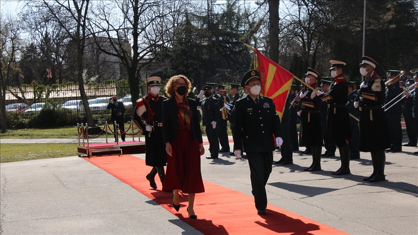 Средба на Шекеринска со кинескиот министер за одбрана: Борбата со пандемијата бара заедништво