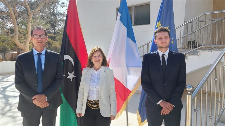 Francia vuelve a abrir su embajada en Libia después de siete años