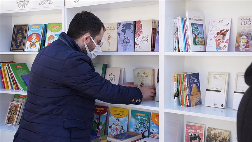 Fırat Kalkanı ve Zeytin Dalı bölgelerindeki okullara Türkiye'den kütüphane desteği