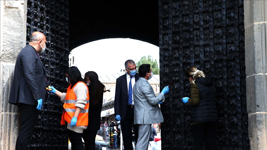 Diyarbakır Surları'ndaki restorasyonu tamamlanan tarihi Mardinkapı yerine takıldı