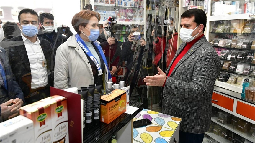 İYİ Parti Genel Başkanı Meral Akşener, Konya'da esnafı ziyaret etti