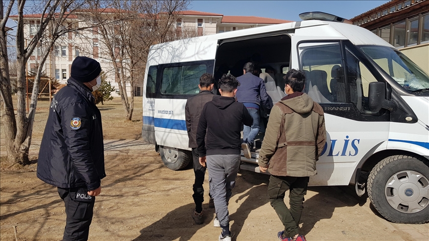 11 asylum seekers held near Turkey-Bulgaria border