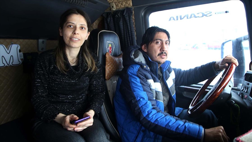 Hayatları 'Ömrüm' adını verdikleri tırda geçen şoför Yıldırım çifti yollarda da birbirinin destekçisi