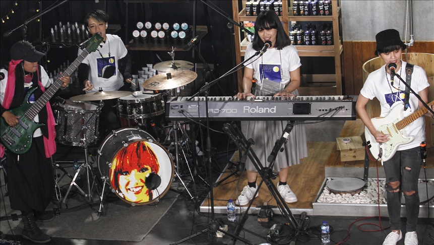 Mencari model bisnis yang memihak musisi